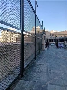 华瑞球场护栏网 学校体育场围栏网采用镀锌钢管静电喷涂外观大方